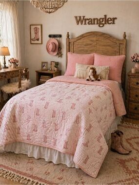 Wrangler Pink Quilted Cowboy Boot Bedspread Set